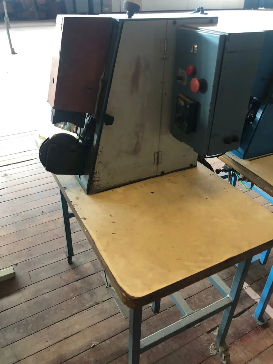 LOTE 216 - Máquina de passar fita