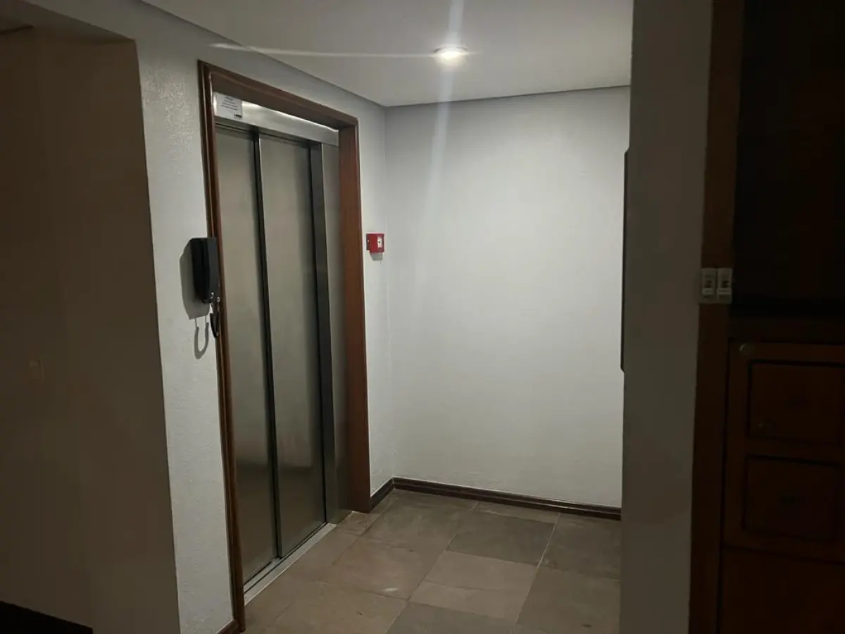 LOTE 000 - APTO. 530m2 COBERTURA E BOXES p/3 CARROS. Recebemos a proposta nas seguintes condições: R$ 790.000,00: Entrada de 25% Saldo em 30 vezes mensais com correção do igpm, Com a condição de haver despacho na homologação de imissão de posse do bem arrematado. Garantia do próprio imóvel no parcelamento conforme o CPC. OBS: ESSE LEILOEIRO VAI ABRIR O LEILÃO COM ESSE PROPOSTA NOTIFICANDO TODOS OS INTERSSADOS LOGADOS, PARA DEPOIS APRESENTAR EM JUIZO O RESULTADO DO LEILÃO