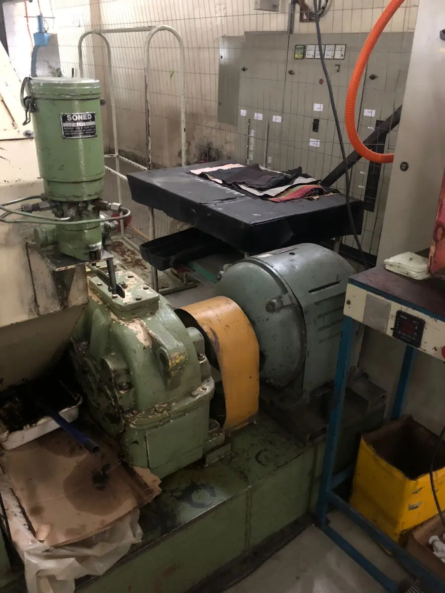 LOTE 060 - uma Bambore marca techmaquinas