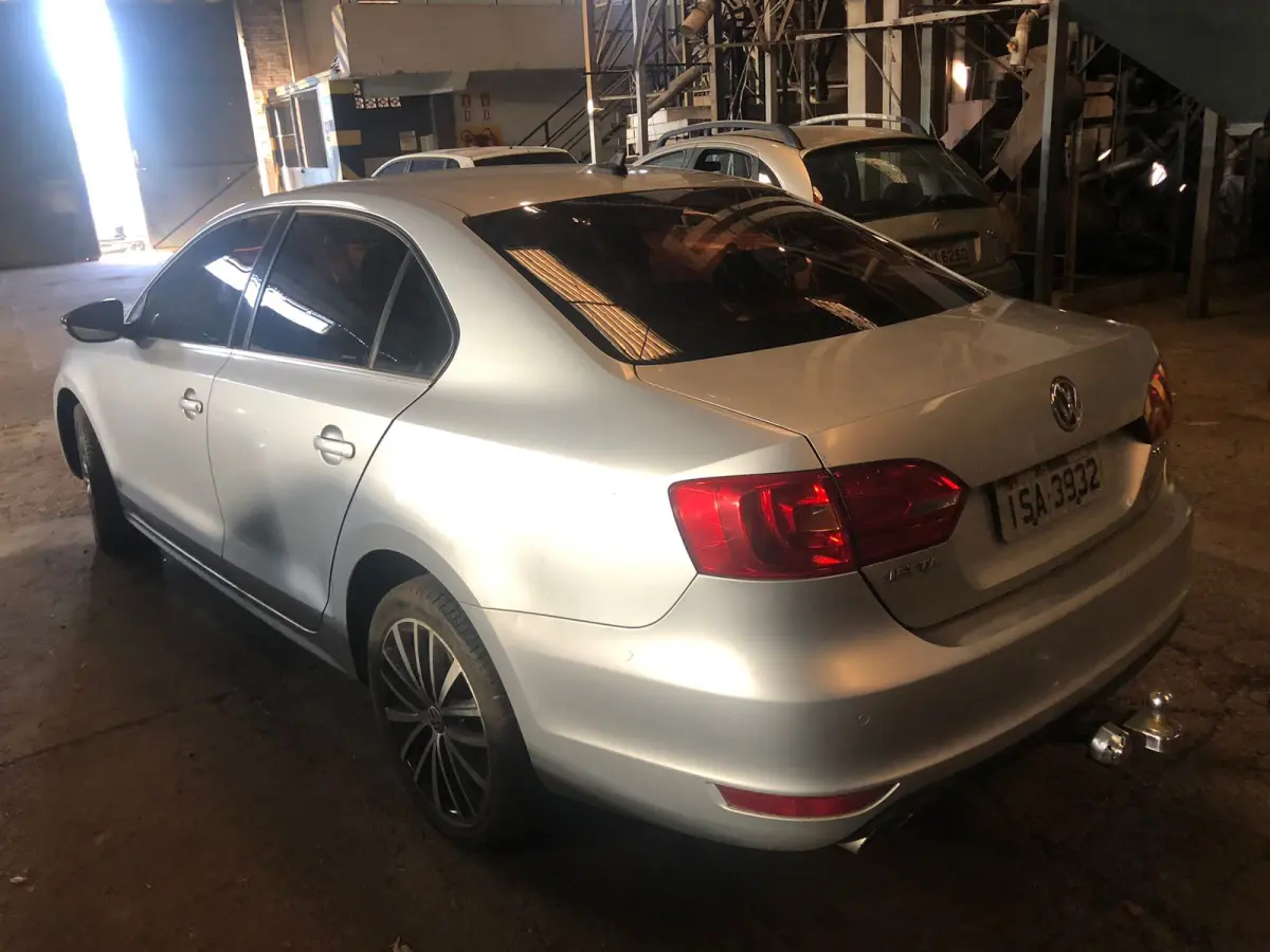 LOTE 002 - Veículo VW Volkswagen Jetta Highline 2.0 TSI 16v 4p Tiptronic, fabricação/modelo 2011/2011