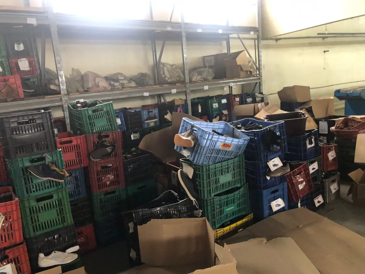 LOTE 024 - lote de caixas plasticas  com navalhas 