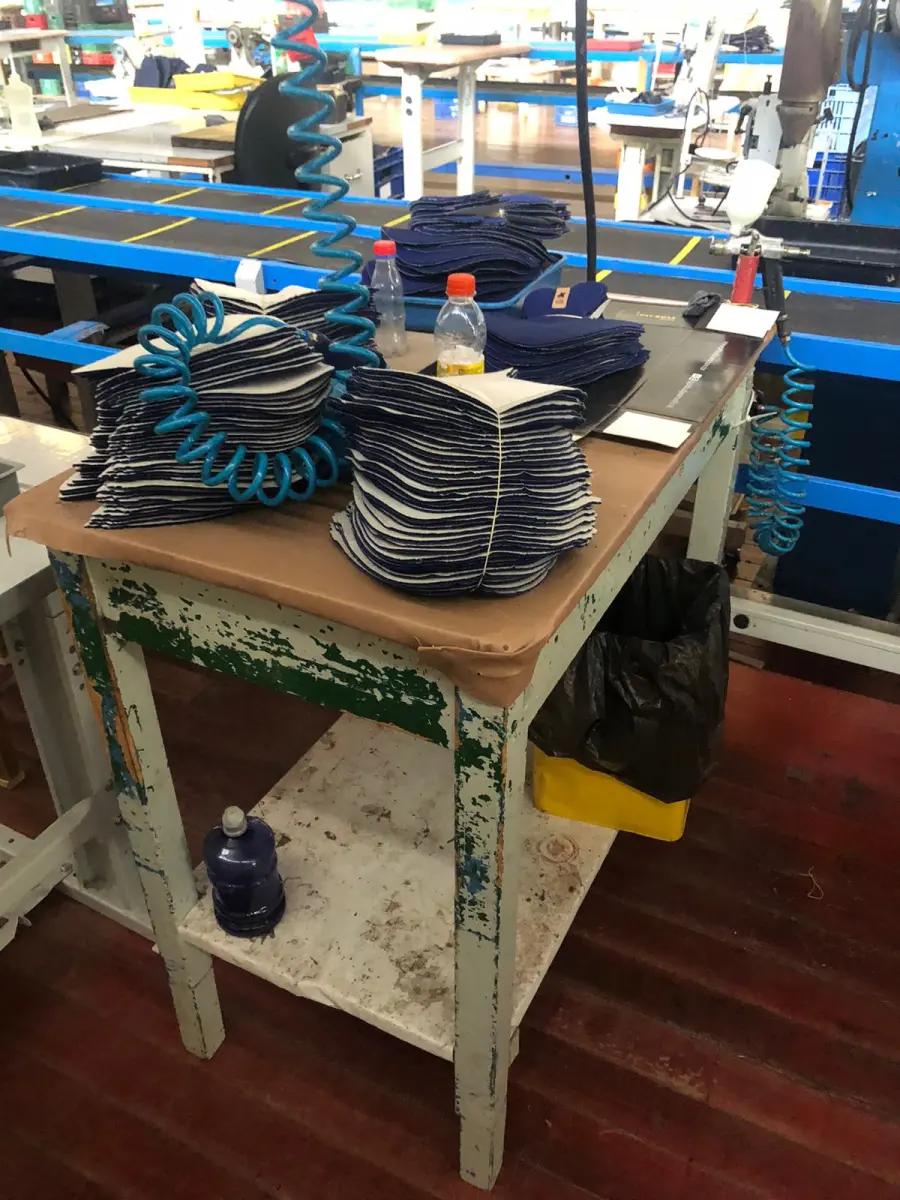 LOTE 136 - Mesa branca