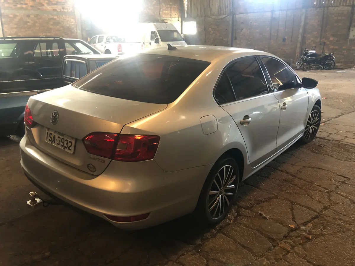 LOTE 002 - Veículo VW Volkswagen Jetta Highline 2.0 TSI 16v 4p Tiptronic, fabricação/modelo 2011/2011