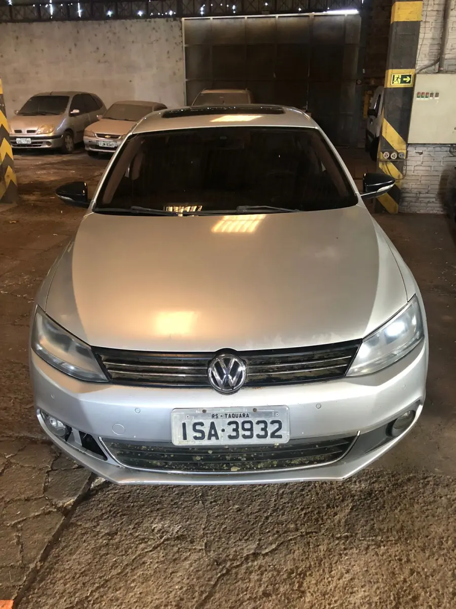 LOTE 002 - Veículo VW Volkswagen Jetta Highline 2.0 TSI 16v 4p Tiptronic, fabricação/modelo 2011/2011