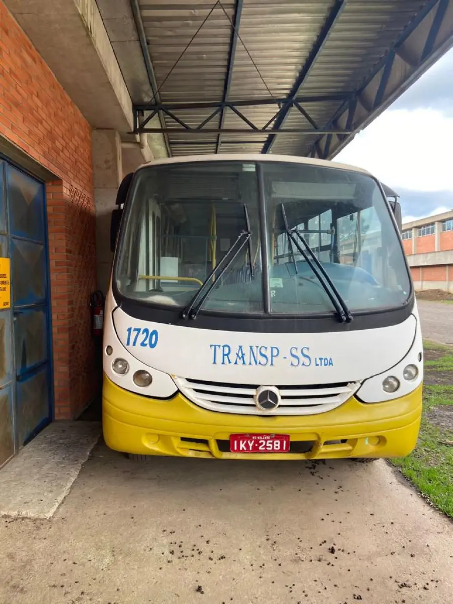 LOTE 253 - Micro-ônibus M. Benz Neobus Thunder LO. Ano 2002/2003