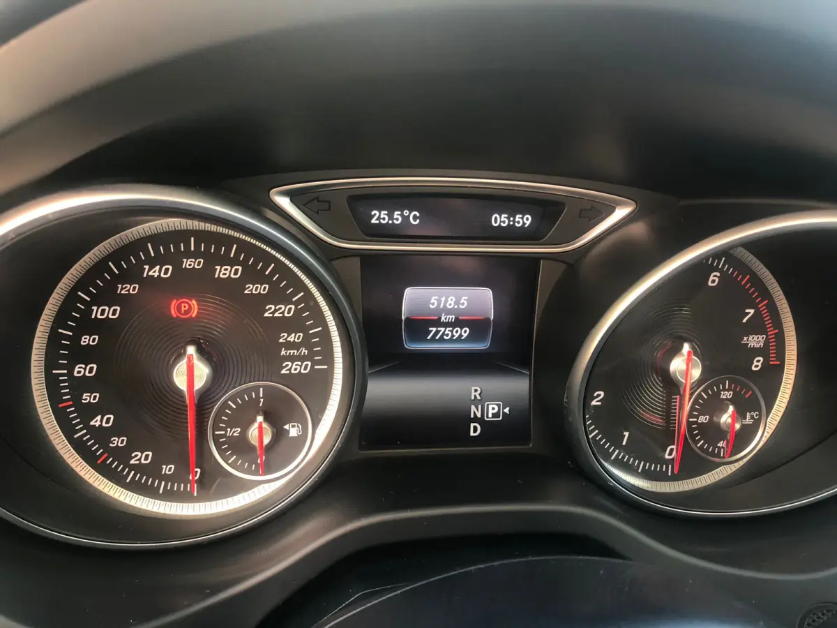 LOTE 002 - Veículo M.BENZ/GLA200 STYLE, fabricação/modelo 2017/2018, cor: branca