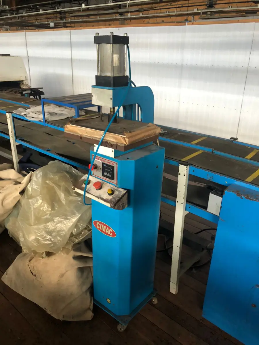 LOTE 199 - Prensa quente  