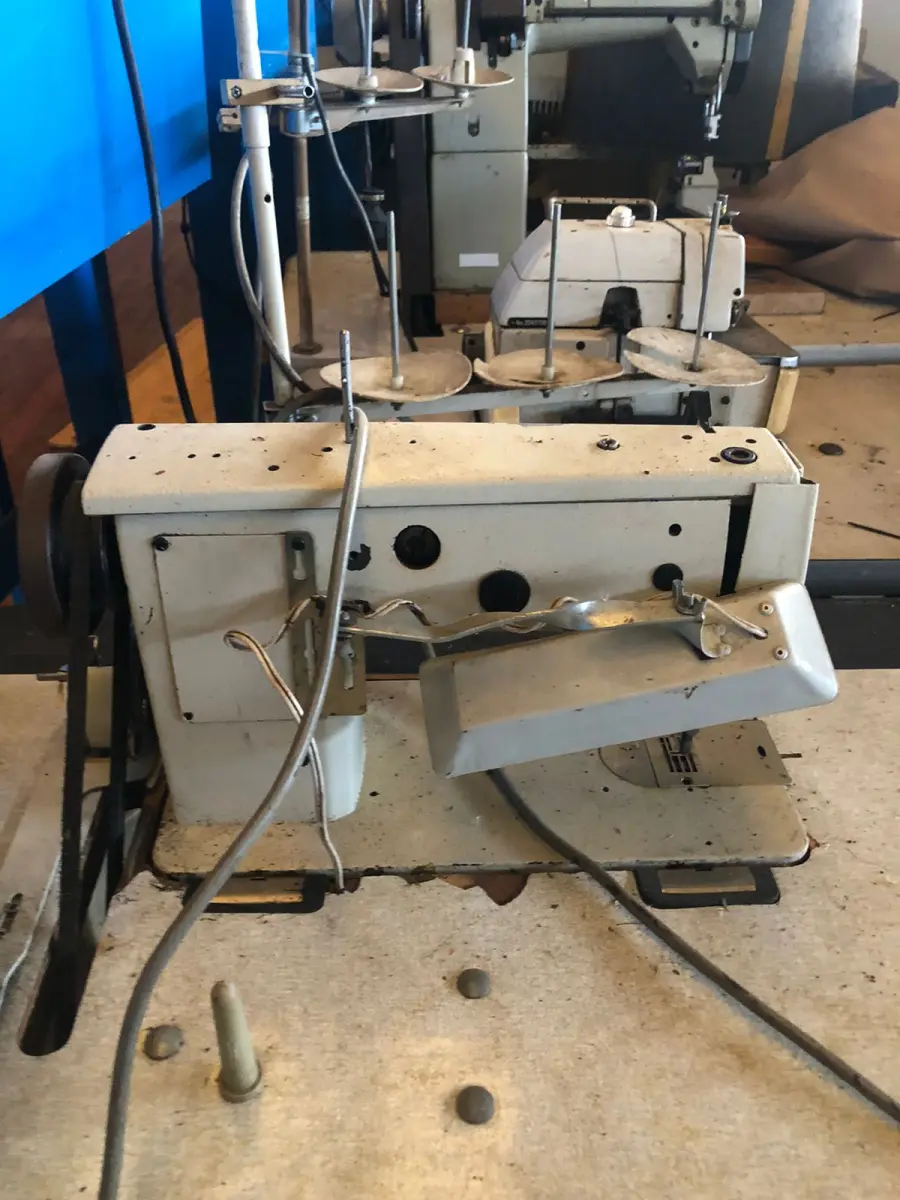 LOTE 234 - Máquina de costura