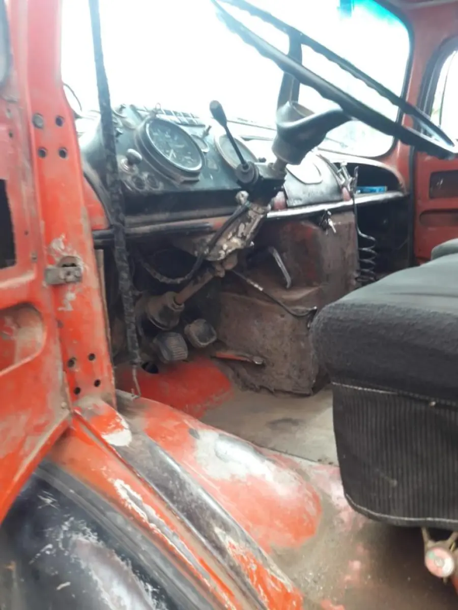 LOTE 002 - Caminhão de carga M. Benz/L 1113, ano 1973 LXN8B15