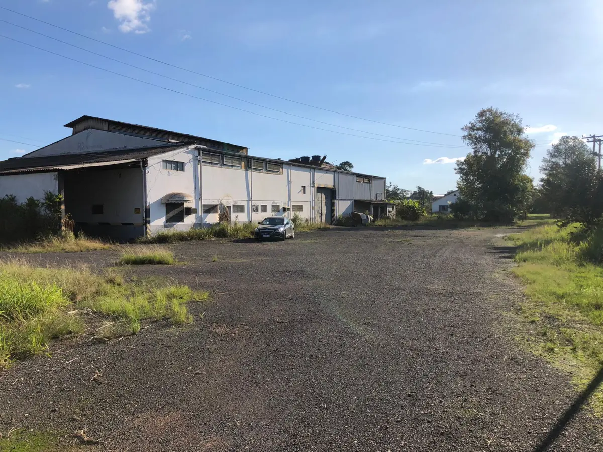 LOTE 001 - 15.000m2 FRENTE BR116 EM GUAIBA - PAVILHÃO E ESTRUTURA PARA  BENEFICIAMENTO DE GRÃOS