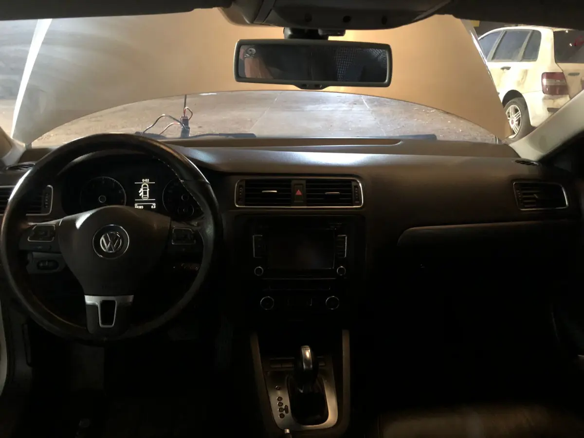 LOTE 002 - Veículo VW Volkswagen Jetta Highline 2.0 TSI 16v 4p Tiptronic, fabricação/modelo 2011/2011