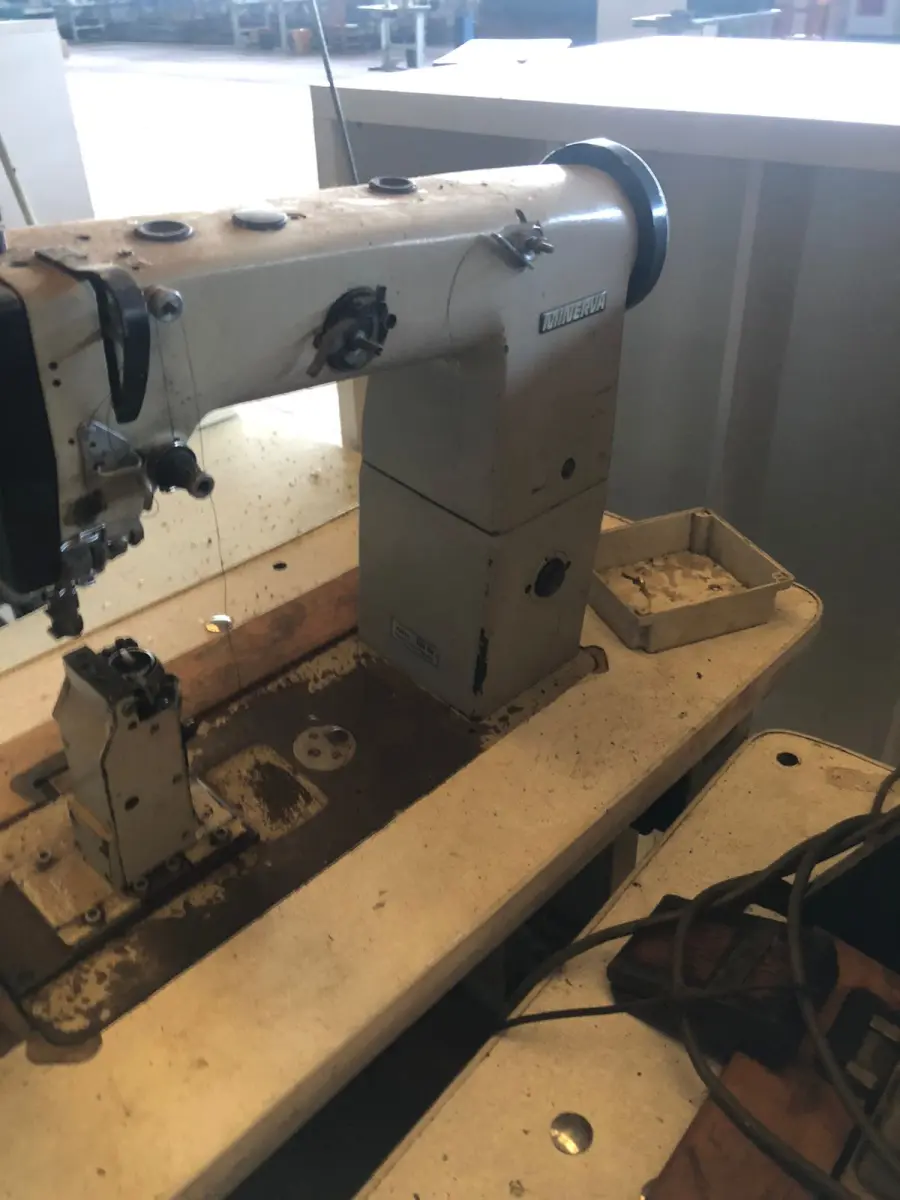 LOTE 224 - Máquina de costura