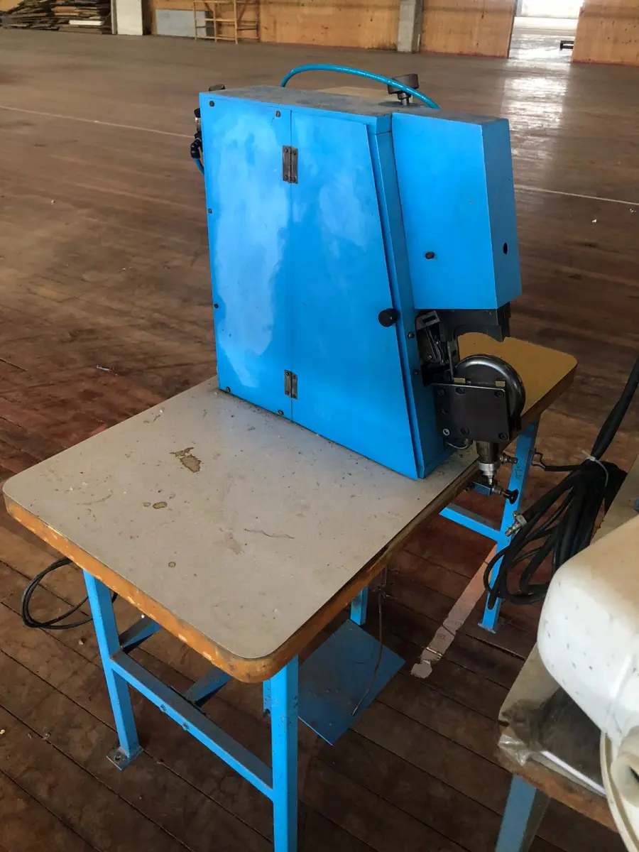 LOTE 216 - Máquina de passar fita