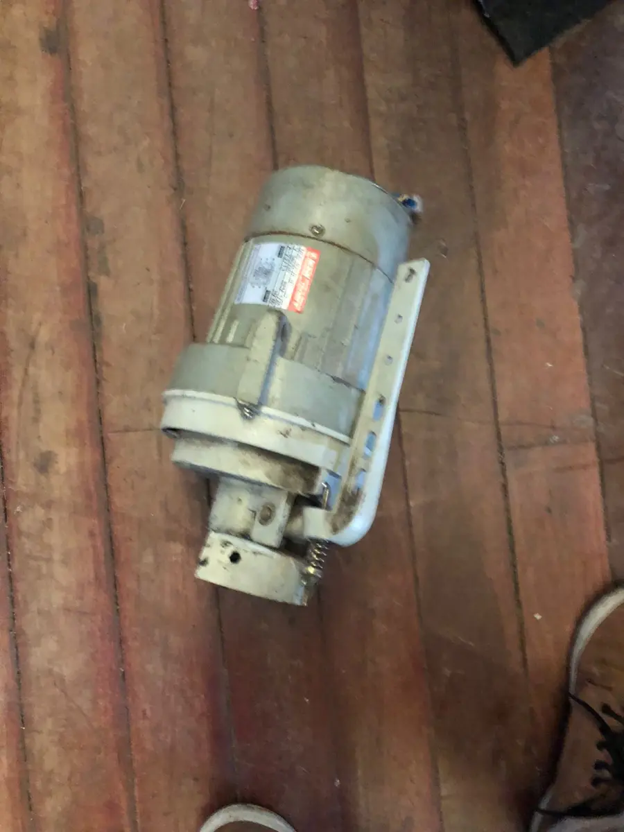 LOTE 222 - Motor de máquina