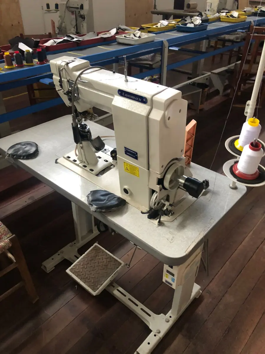 LOTE 161 - Máquina de costura