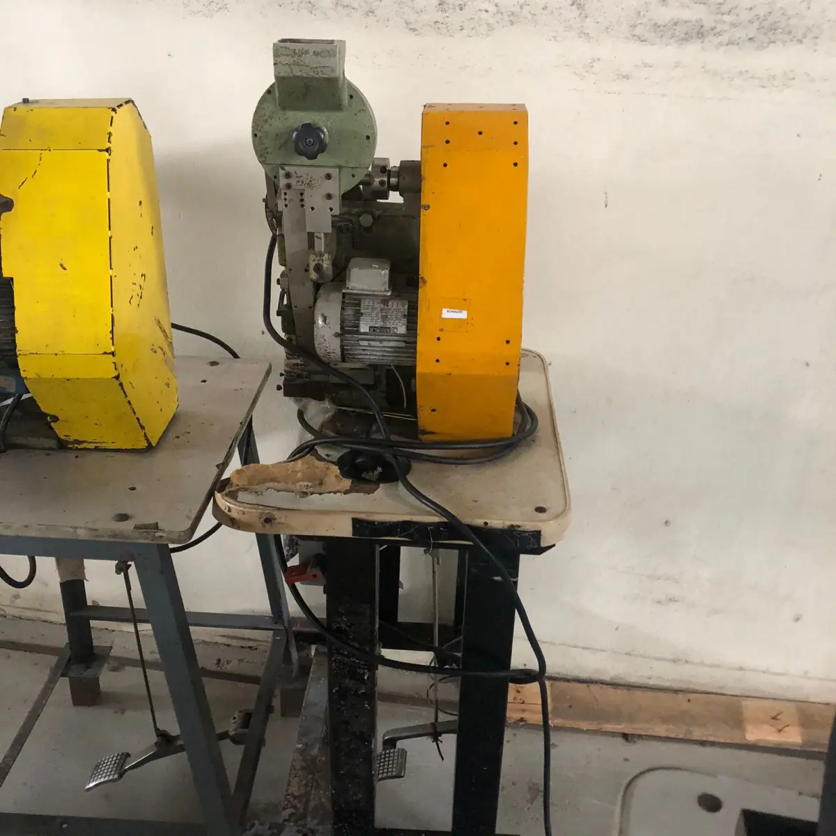 LOTE 115 - maquina de colocar ilhos