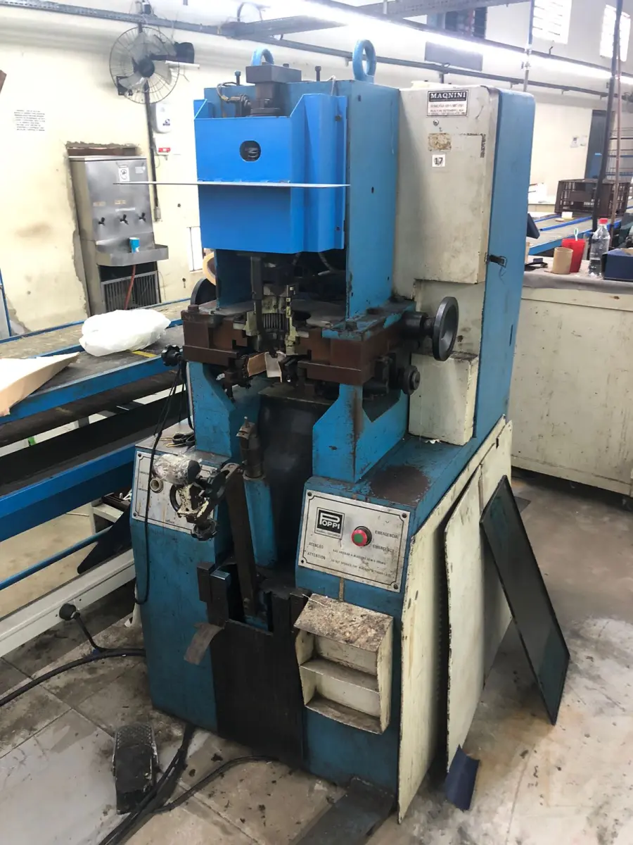 LOTE 008 - maquina de prensar calçeira Poppi