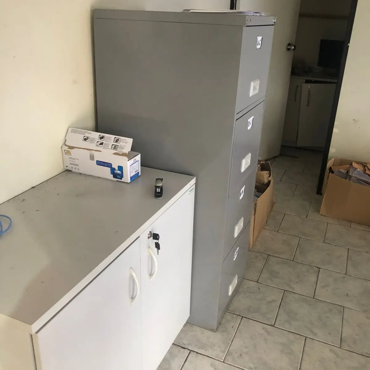 LOTE 077 - arquivo de aço 4 gavetas