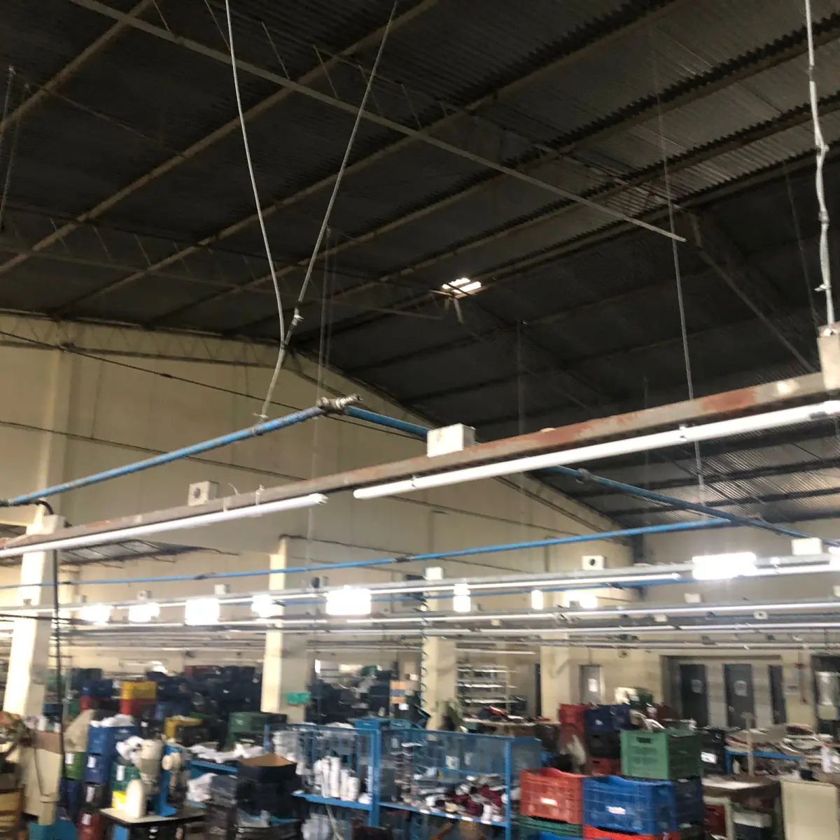 LOTE 097 - lote deluminarias e calhas eletricas