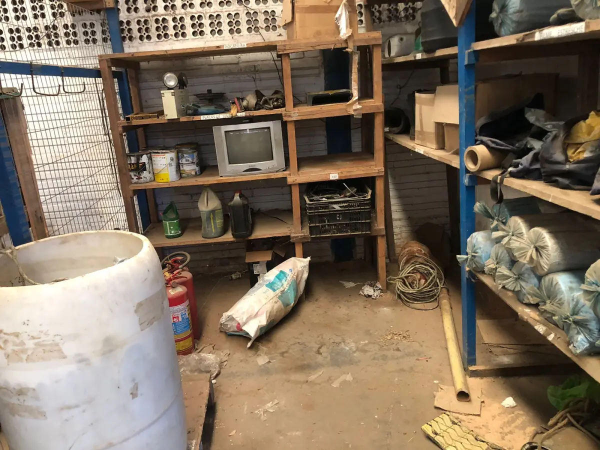 LOTE 022 - LOTE TV TUBO, EXTINTORES, ETC.