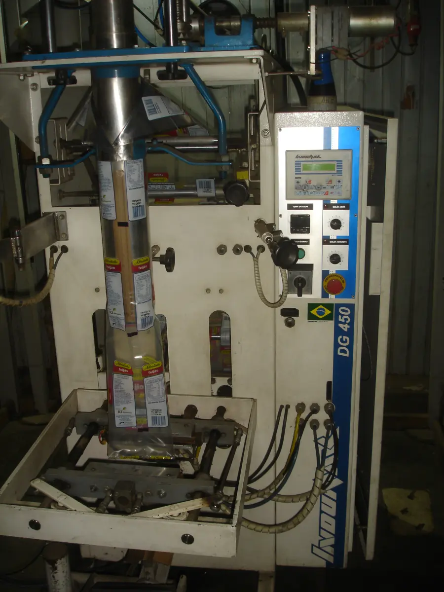 LOTE 002 - empacotadeira automática Indumak DG450 com silo grande num 2