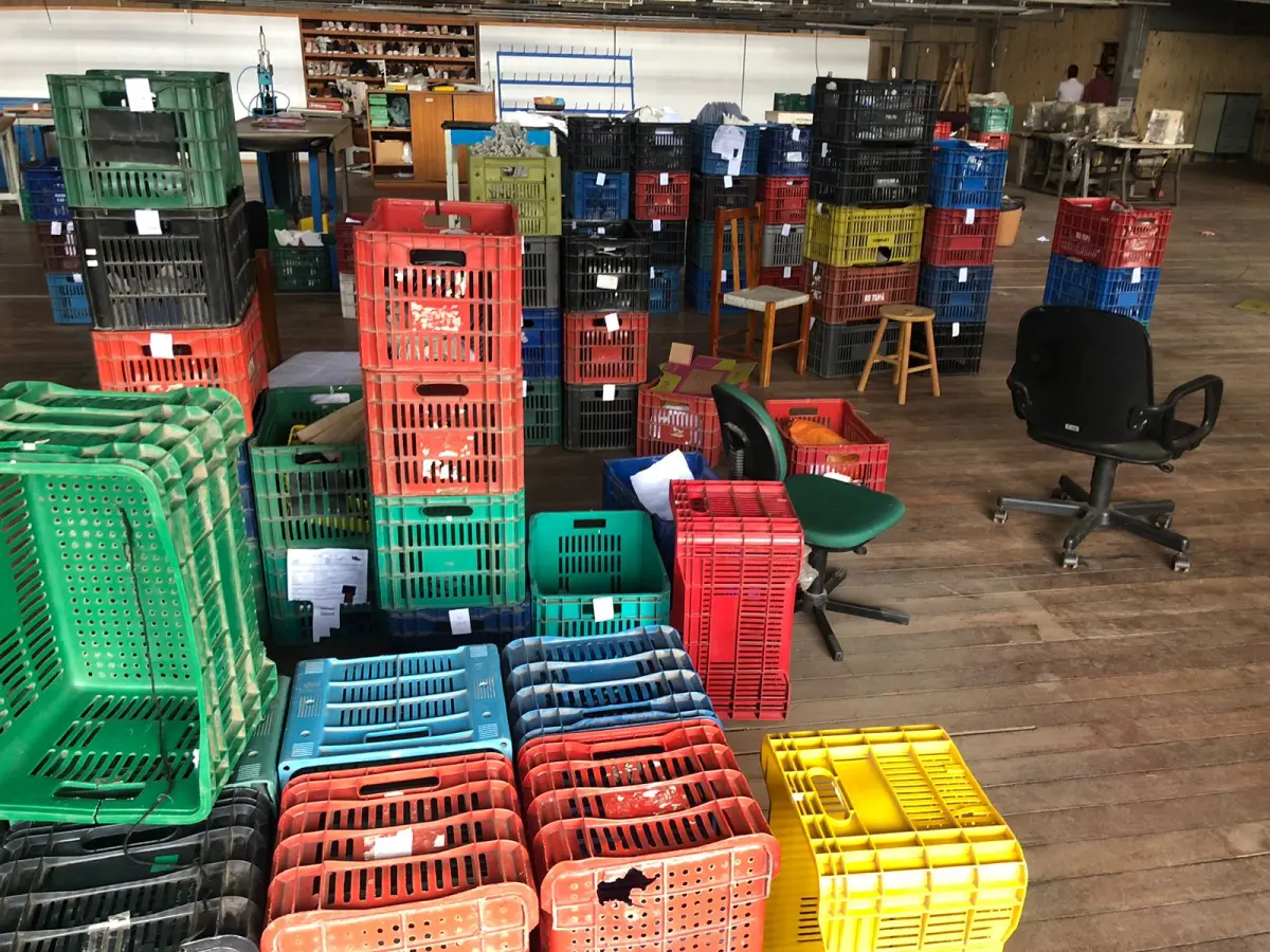 LOTE 130 - Lote de caixas plásticas (todas da fabrica)