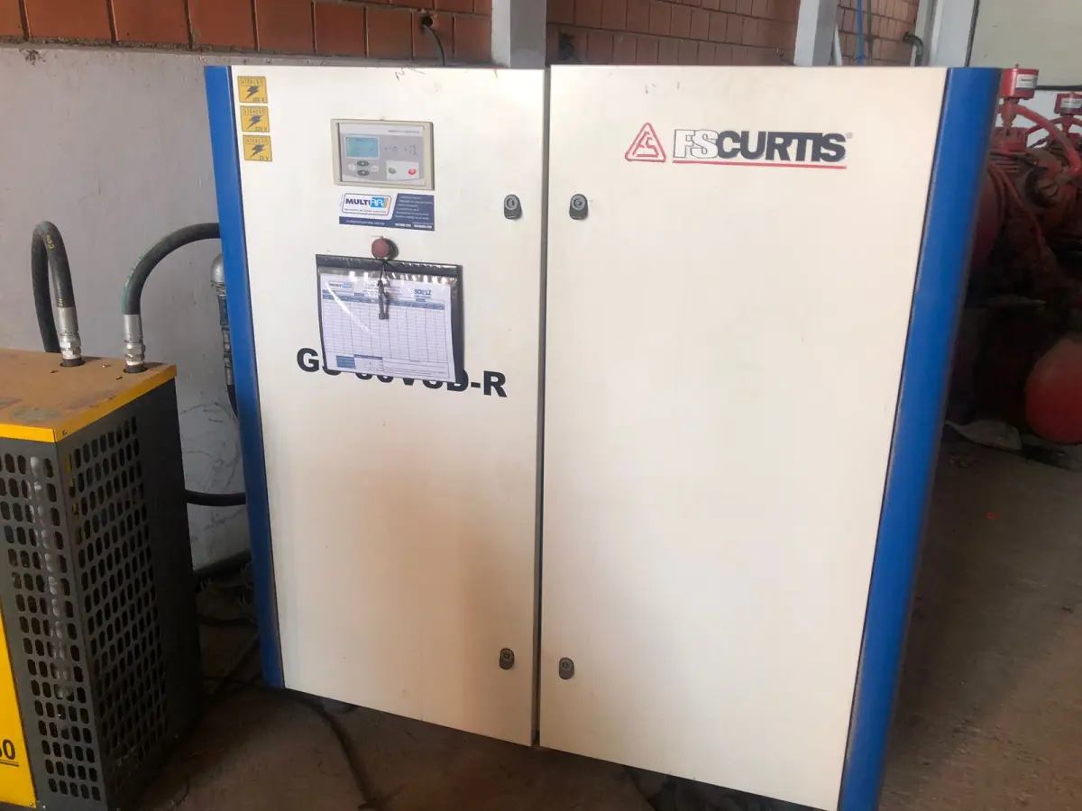 LOTE 145 - Compressor parafuso Fscurtis 