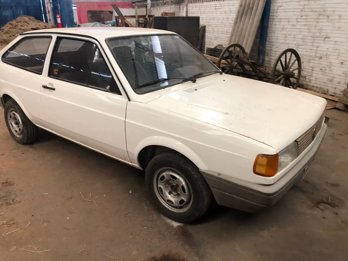 LOTE 015 - "VEÍCULO VW GOL 1000, ANO 1993/1994, BRANCO, PLACAS IHN-5386"