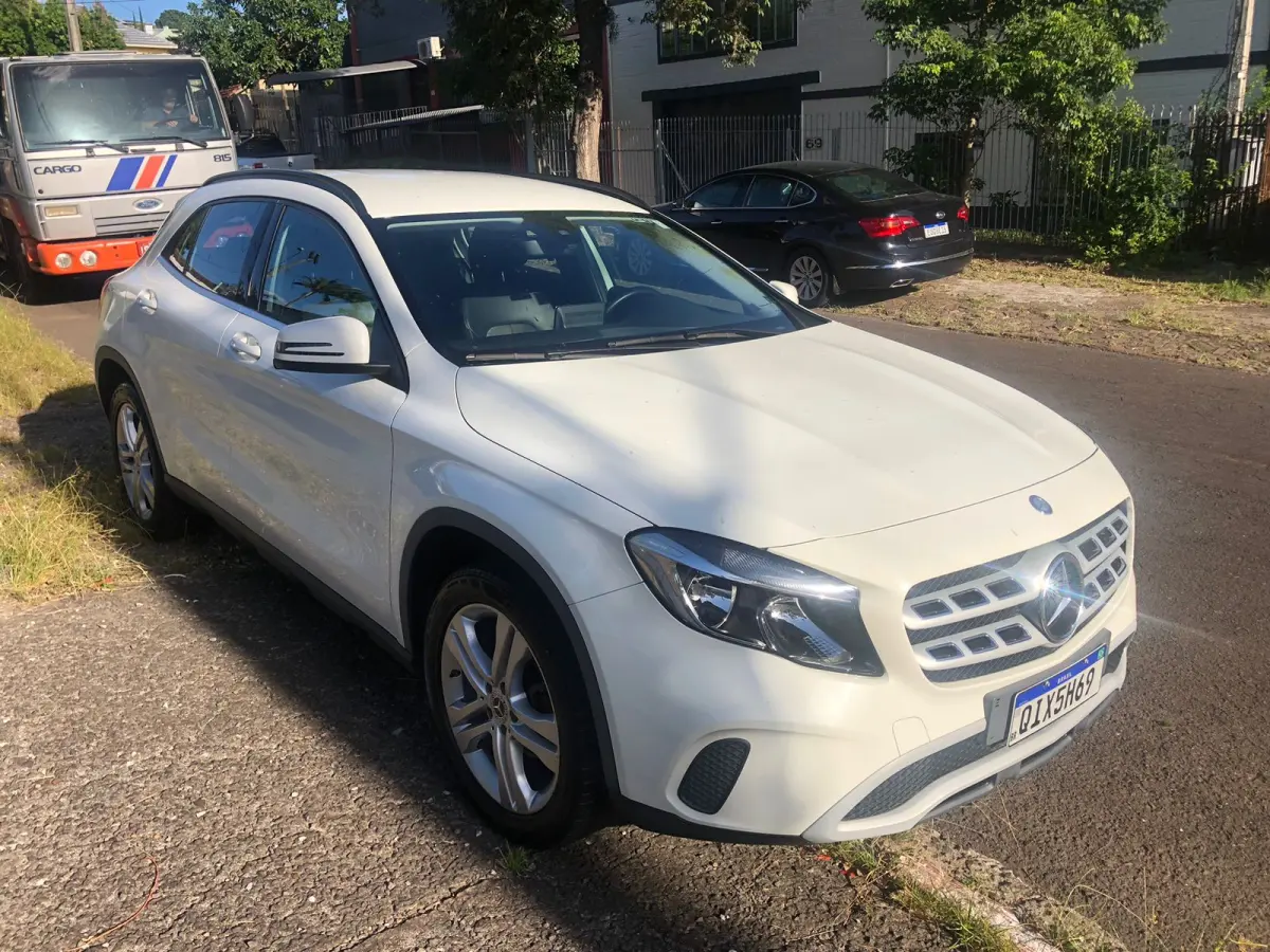 LOTE 002 - Veículo M.BENZ/GLA200 STYLE, fabricação/modelo 2017/2018, cor: branca