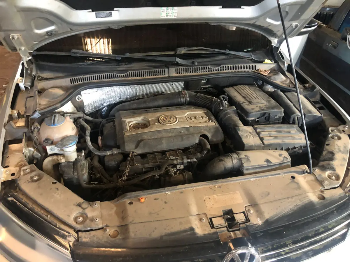 LOTE 002 - Veículo VW Volkswagen Jetta Highline 2.0 TSI 16v 4p Tiptronic, fabricação/modelo 2011/2011