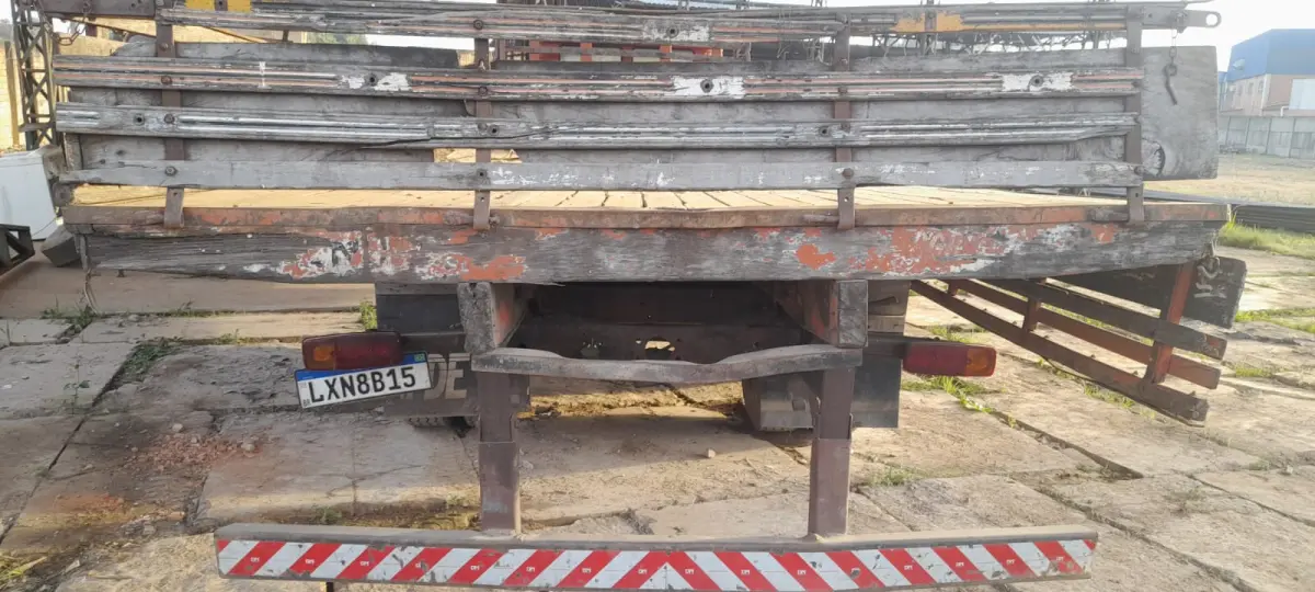 LOTE 002 - Caminhão de carga M. Benz/L 1113, ano 1973 LXN8B15