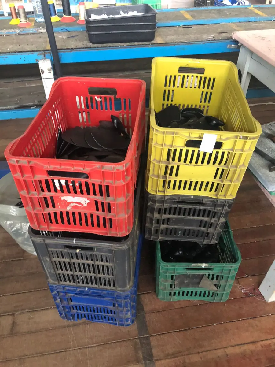 LOTE 130 - Lote de caixas plásticas (todas da fabrica)