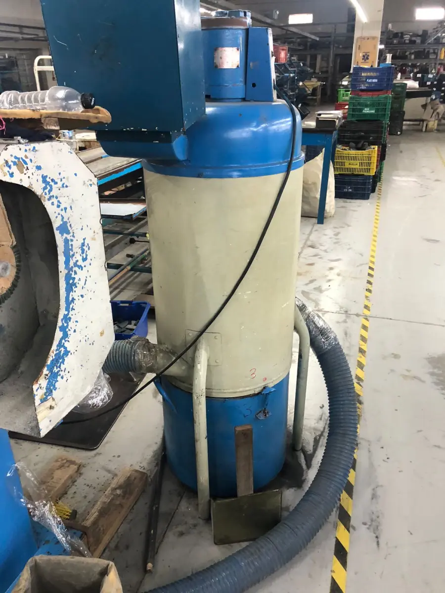 LOTE 020 - escova dupla Zambeli com um coletor de pó