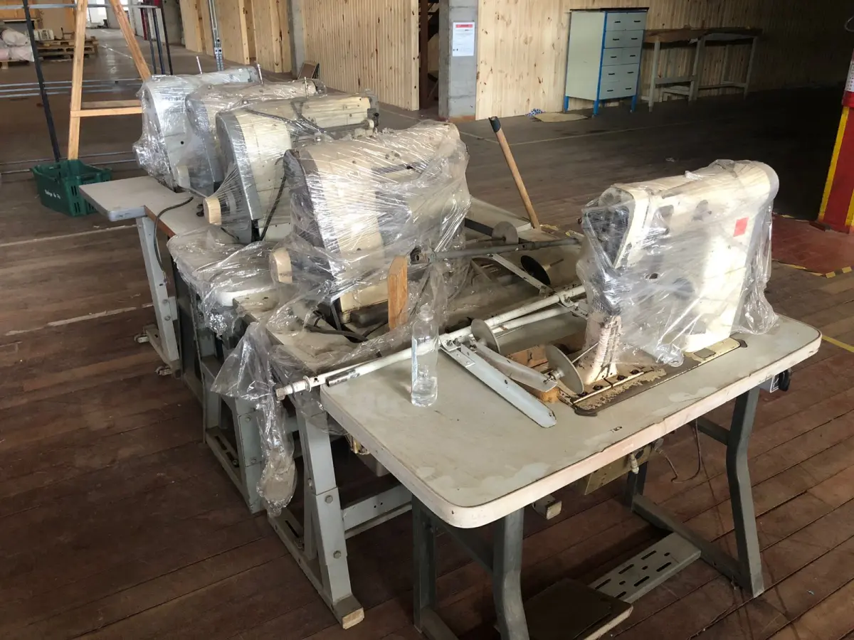 LOTE 206 - Lote com 5 máquinas de costura