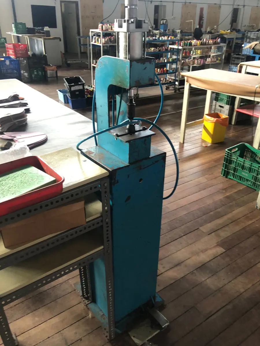 LOTE 201 - Prensinha