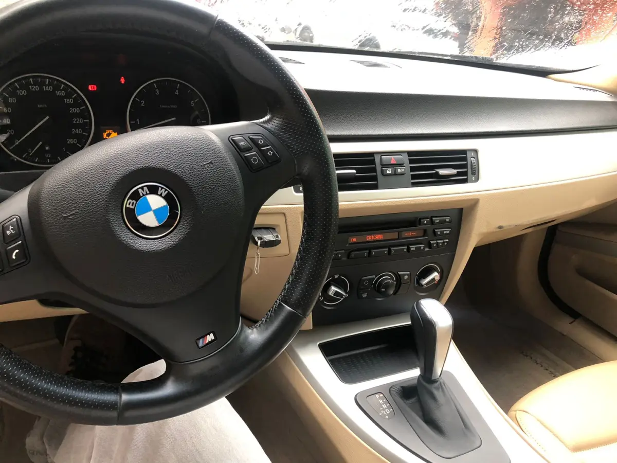 LOTE 000 - VEÍCULO I/BMW 318IA 2.0, 2011/2012