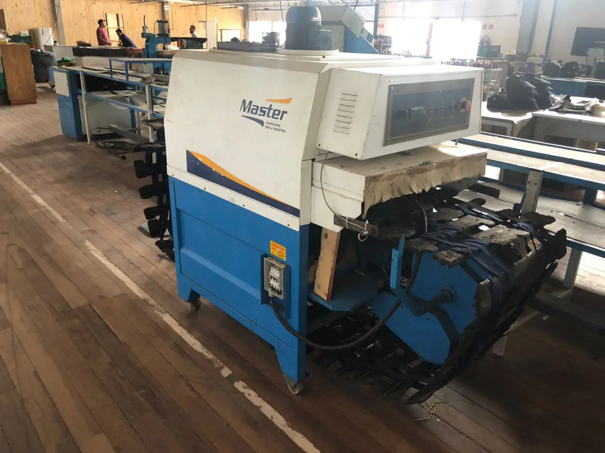 LOTE 211 - Forno conformador quente Master