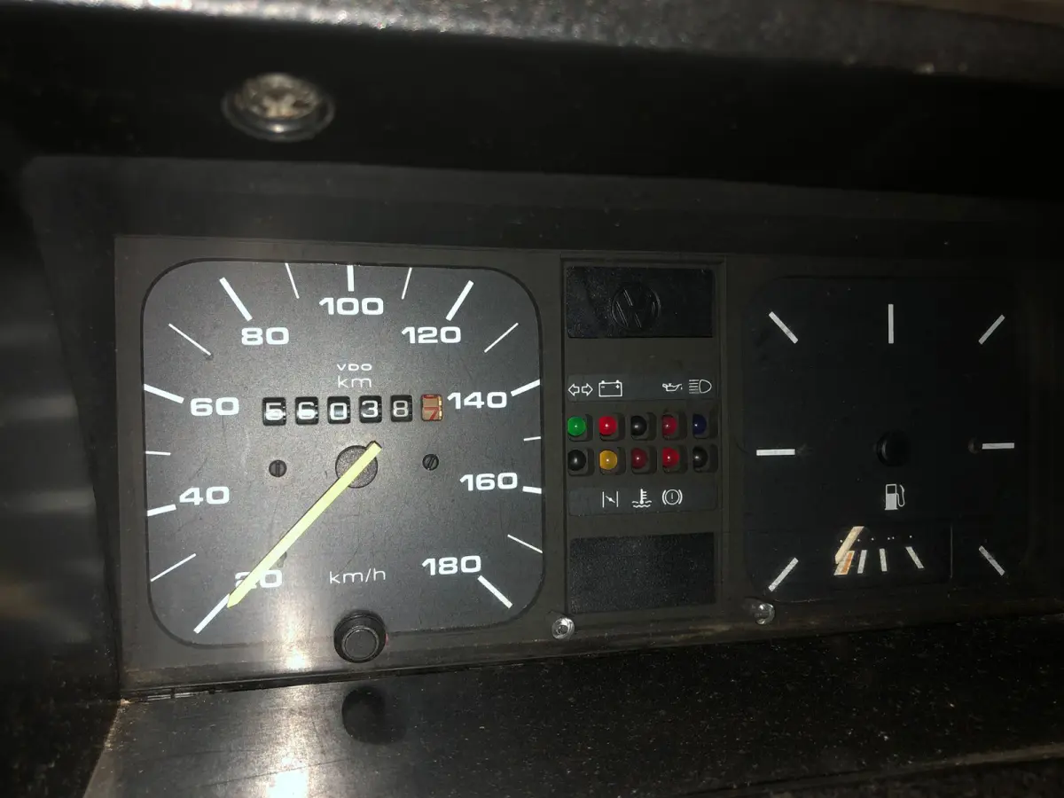 LOTE 015 - "VEÍCULO VW GOL 1000, ANO 1993/1994, BRANCO, PLACAS IHN-5386"