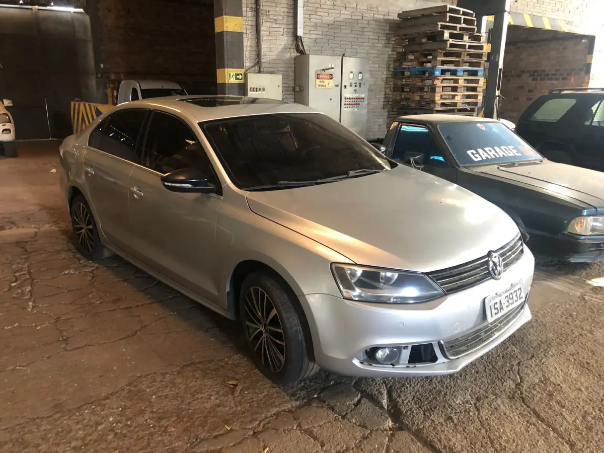 LOTE 002 - Veículo VW Volkswagen Jetta Highline 2.0 TSI 16v 4p Tiptronic, fabricação/modelo 2011/2011