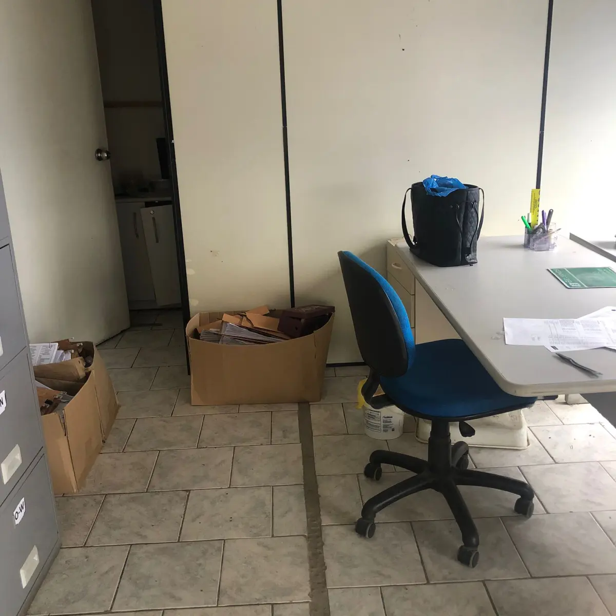 LOTE 078 - cadeira azul