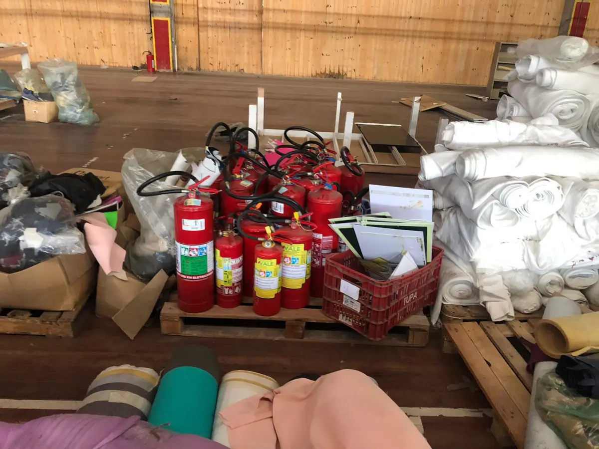 LOTE 247 - Lote de extintores