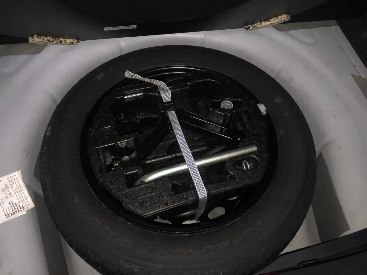 LOTE 001 - Veículo VW Volkswagen Jetta Highline 2.0 TSI 16v 4p Tiptronic, fabricação/modelo 2017/2017 (sem chave)