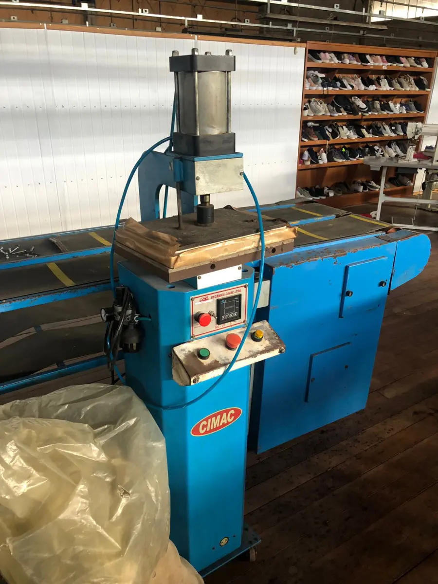 LOTE 199 - Prensa quente  