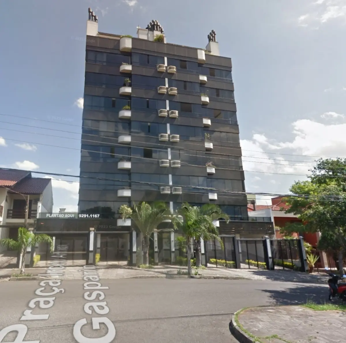 LOTE 001 - GRANDE DUPLEX COM 239M2 EM BAIRRO RESIDENCIAL