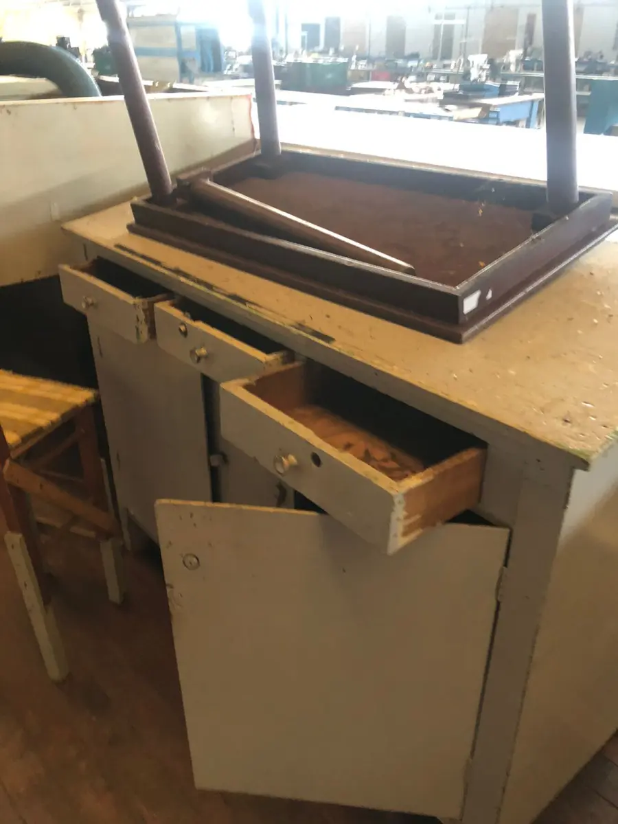 LOTE 243 - Lote de mesas, balcão   