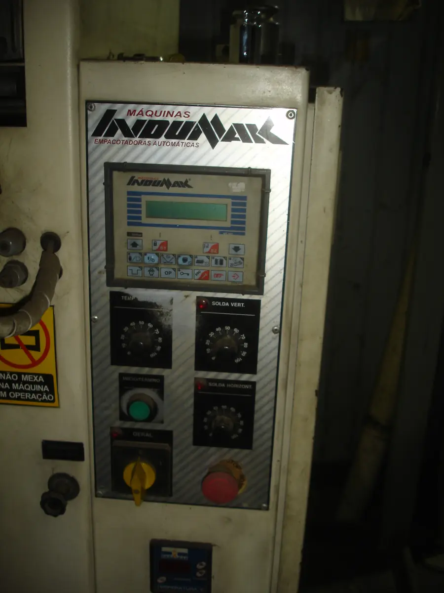 LOTE 003 - empacotadeira automática Indumak com silo pequeno num 1