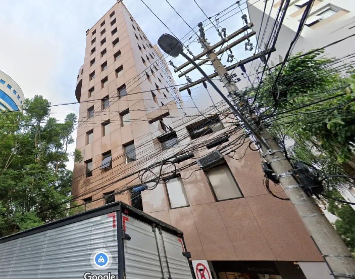 LOTE 000 - CONJUNTO COMERCIAL E BOXE NO MOINHOS DE VENTO, POA