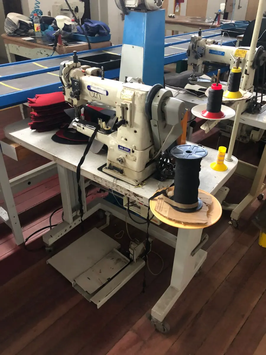 LOTE 170 - Máquina costura debrum