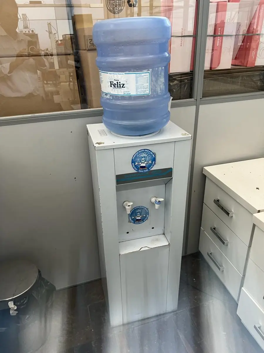 LOTE 105 - bebedor de bambona