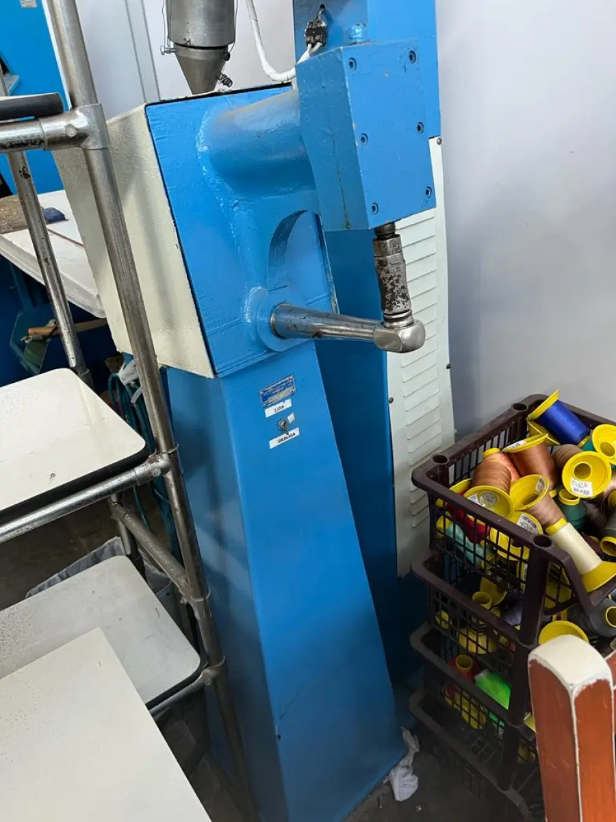 LOTE 113 - maquina de rebater costura